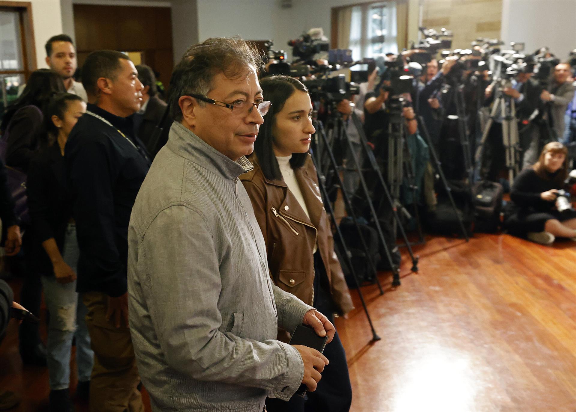 Petro ordena investigar posible corrupción en los bienes incautados a narcotraficantes