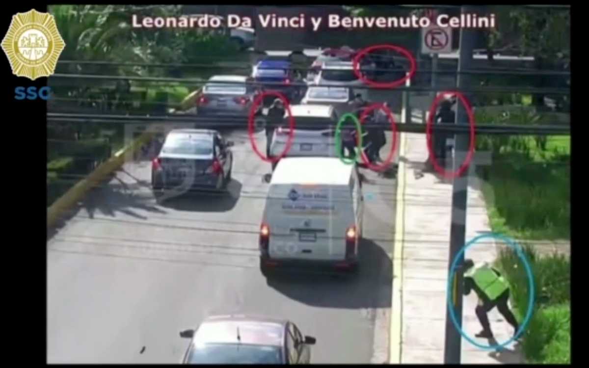 Policía en bici encara a banda, esquiva balazos y frustra robo | Video