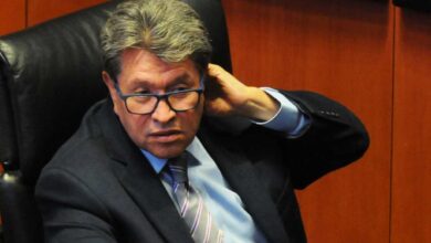 Por 'tradición' no comparecen titulares de fuerzas armadas: Monreal