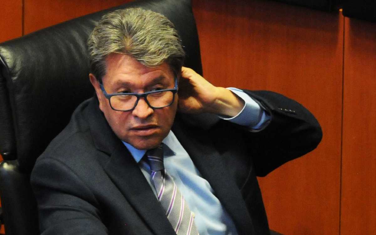 Por ‘tradición’ no comparecen titulares de fuerzas armadas: Monreal