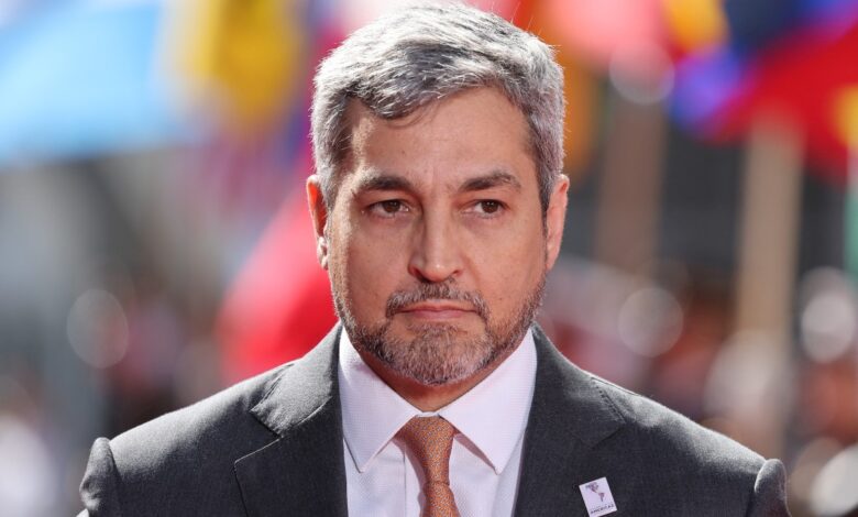 Presidente de Paraguay nombra a ministro de Justicia... y lo destituye horas después