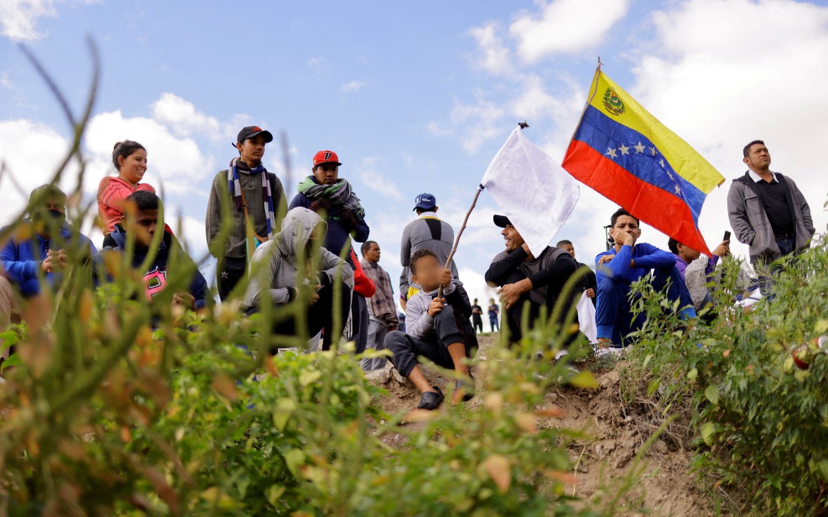 Primer vuelo de repatriación de migrantes venezolanos en México parte hacia Caracas