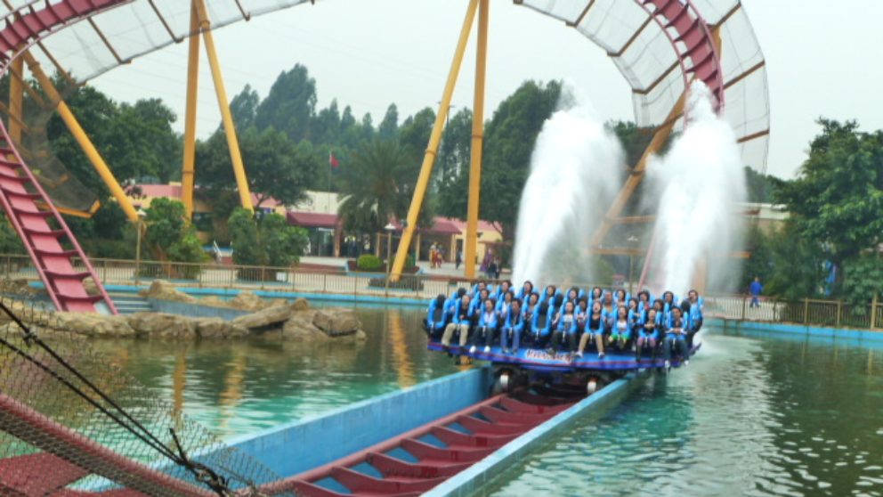 Qué es un Dive Coaster