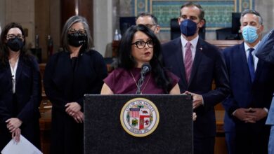Renuncia Nury Martinez, la concejala del Ayuntamiento de Los Ángeles que llamó “changuito” al hijo afroamericano de otro edil