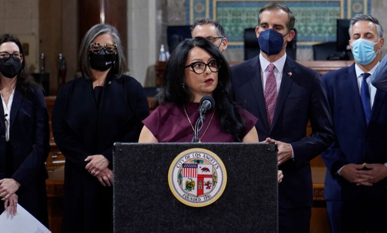 Renuncia Nury Martinez, la concejala del Ayuntamiento de Los Ángeles que llamó “changuito” al hijo afroamericano de otro edil