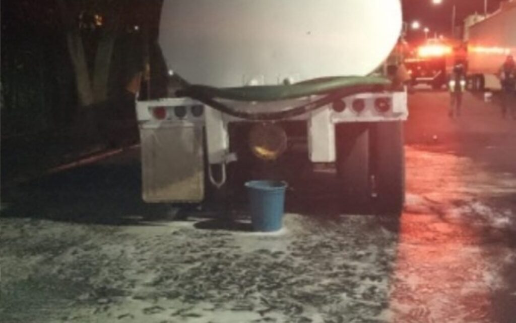 Reportan fuga de ácido muriático en Iztapalapa; desalojan a 100 personas