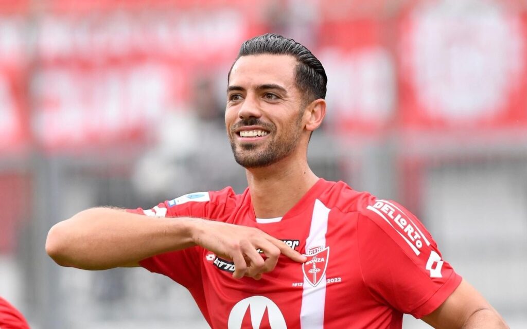 Resulta defensa español herido tras apuñalamiento masivo en Milán | Tuit