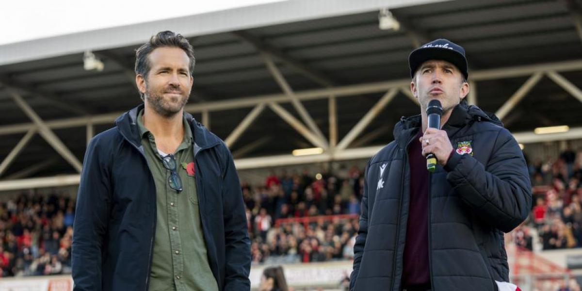 Revuelo en el equipo de Ryan Reynolds por las botas de su delantero