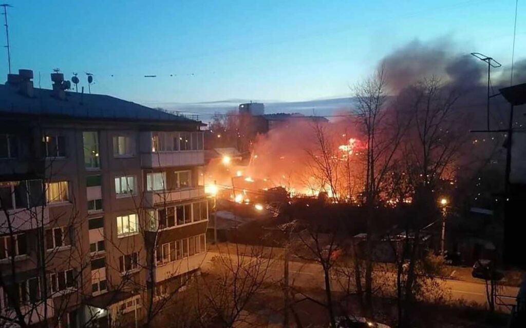 Rusia confirma la muerte de dos pilotos de combate al estrellarse su caza en Irkutsk | Videos