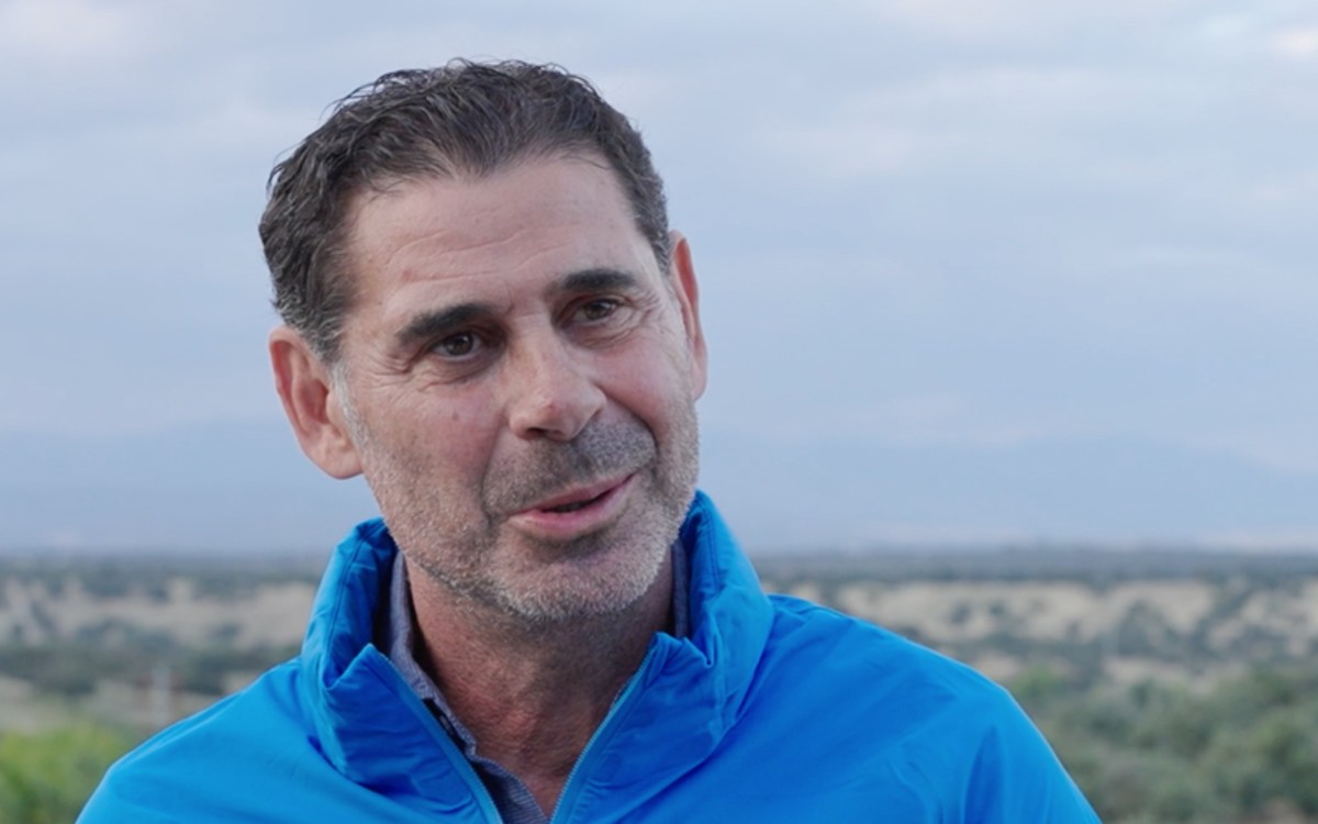 "Sabemos que Chivas tiene una identidad, es diferente al resto": Fernando Hierro | Video