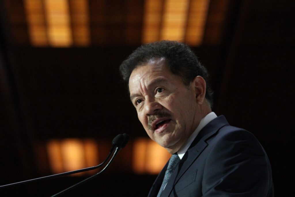 Solicitud de comparecencia de Luis Cresencio Sandoval, 'imprudente' y violatoria de ley, acusa Mier