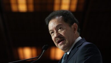 Solicitud de comparecencia de Luis Cresencio Sandoval, 'imprudente' y violatoria de ley, acusa Mier