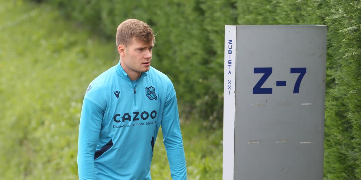 Sorloth recae en el avión y es baja de última hora