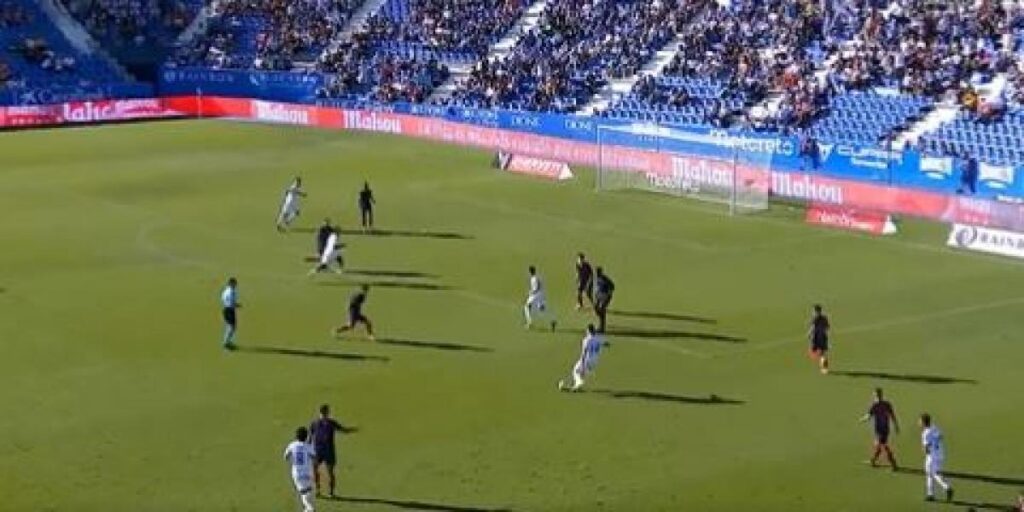 Sorprendente abandono de portería del meta del Albacete