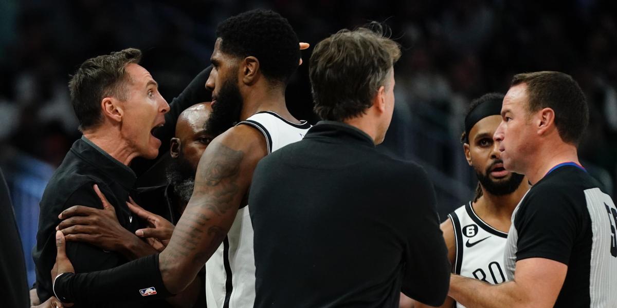 Steve Nash pierde los papeles