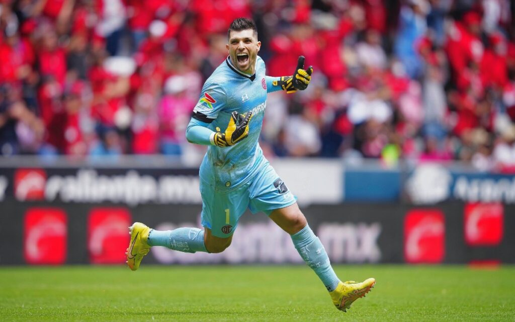 Tiago Volpi y otros porteros que han anotado un penal en el futbol mexicano | Video