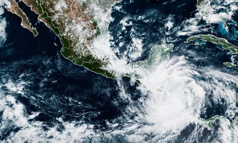 Tormenta tropical avanza sobre Centroamérica y va contra el sureste de México