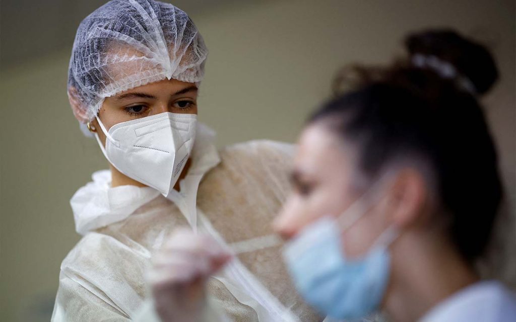 Últimos contagios de Covid muestran cargas virales bajas que se eliminan rápido