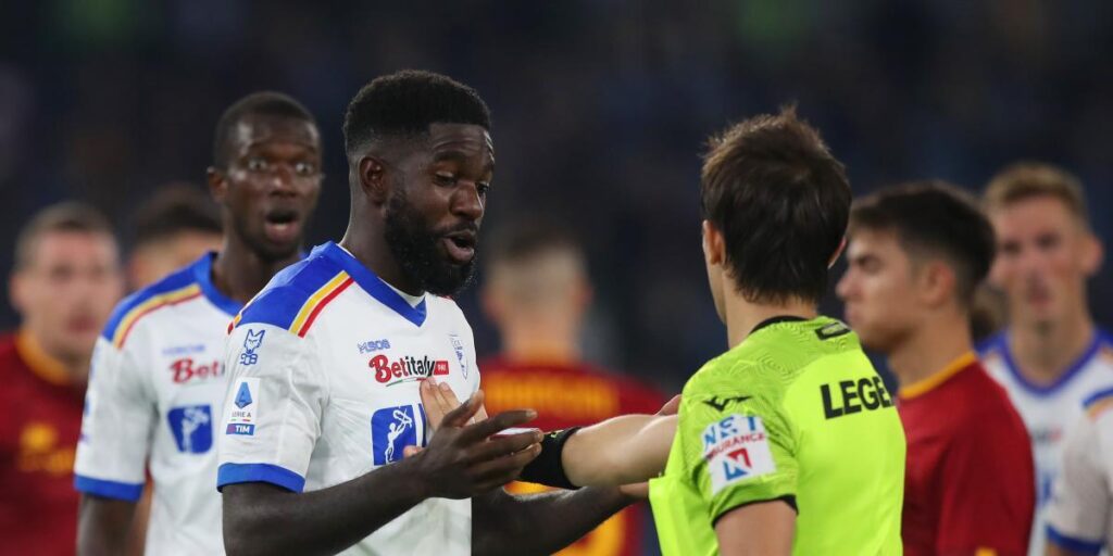 Umtiti debuta en el Lecce pero cae ante la Roma