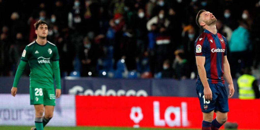 Un partido de sanción a Mustafi