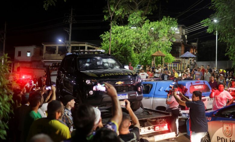 Un político aliado de Bolsonaro se atrinchera y hiere a dos policías para evitar ser detenido