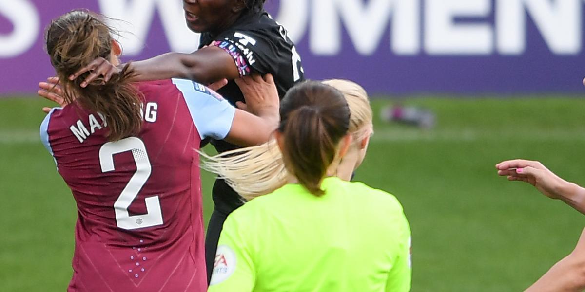 Una jugadora del West Ham pierde los papeles y abofetea a otra