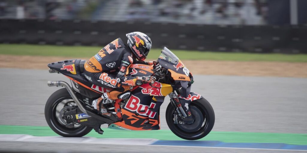 Vence Oliveira en agua y Bagnaia, 3º, ya acosa al líder Quartararo