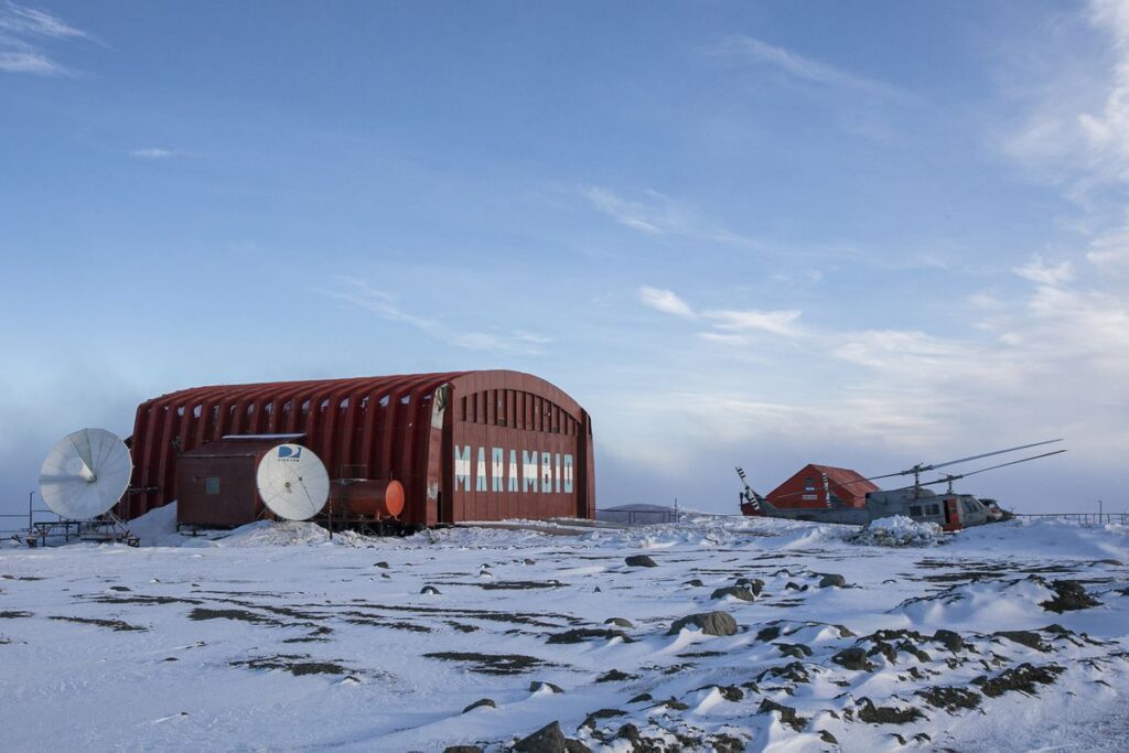 Viaje a la base argentina Marambio, último confín del mundo en la Antártida