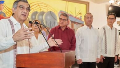 Villarreal denuncia salarios a muertos, extorsiones y casi cinco mil mdp de 'moches' en gobierno de Cabeza de Vaca
