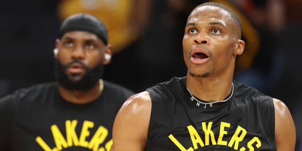 Westbrook lanzando tiros libres durante el calentamiento: ¡vaya 'piedras'!