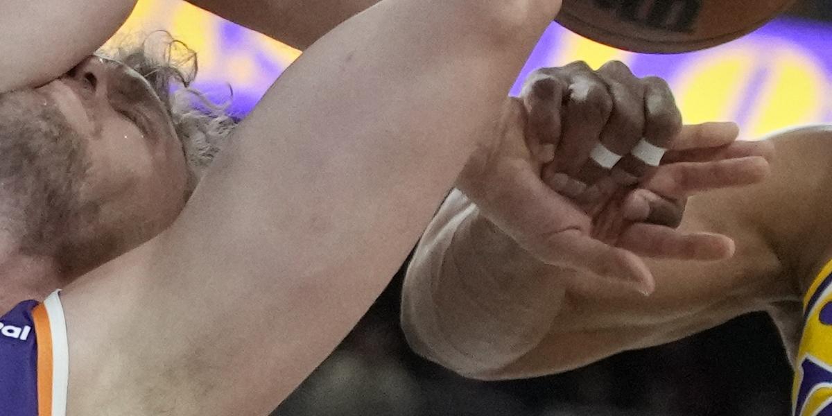 Westbrook se defiende de las críticas: "Llevo años haciéndolo, tío"