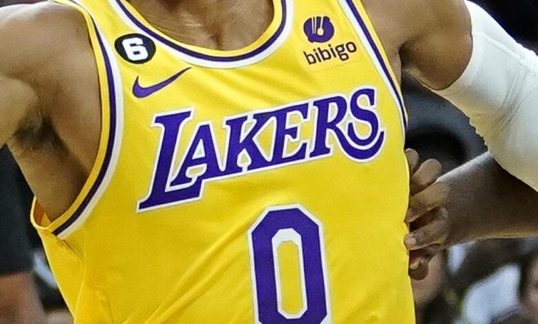 Westbrook toca fondo: pierde la titularidad por primera vez en 14 años y se lesiona