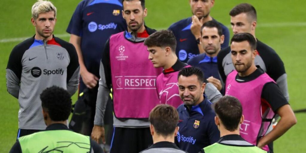 Xavi deja entrever que podría apostar por una defensa de tres