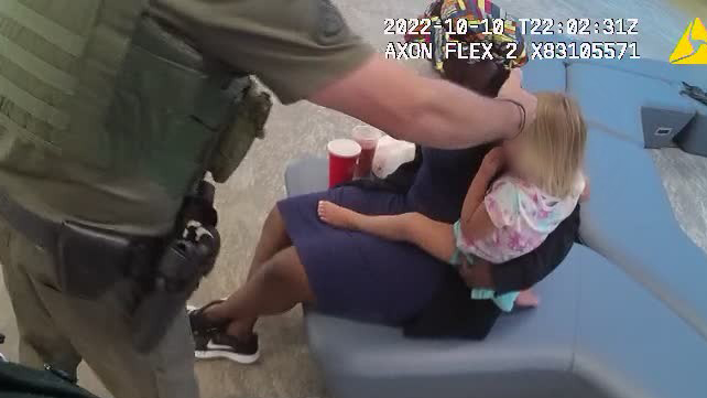 abuelo acusado de dejar a nieta olvidada en auto alquilado