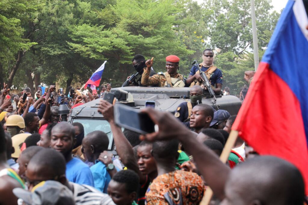 https://elpais.com/internacional/2022-10-02/el-golpe-de-estado-triunfa-en-burkina-faso-a-la-sombra-de-la-creciente-influencia-rusa.html