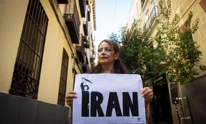 https://elpais.com/internacional/2022-10-04/exiliados-iranies-en-espana-alli-me-arriesgaba-a-la-horca.html