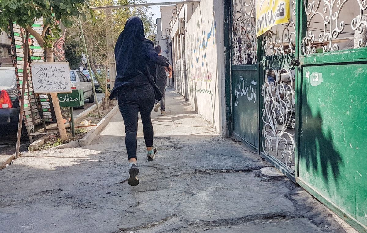https://elpais.com/internacional/2022-10-10/las-alumnas-de-institutos-se-convierten-en-el-nuevo-blanco-de-la-represion-en-iran.html