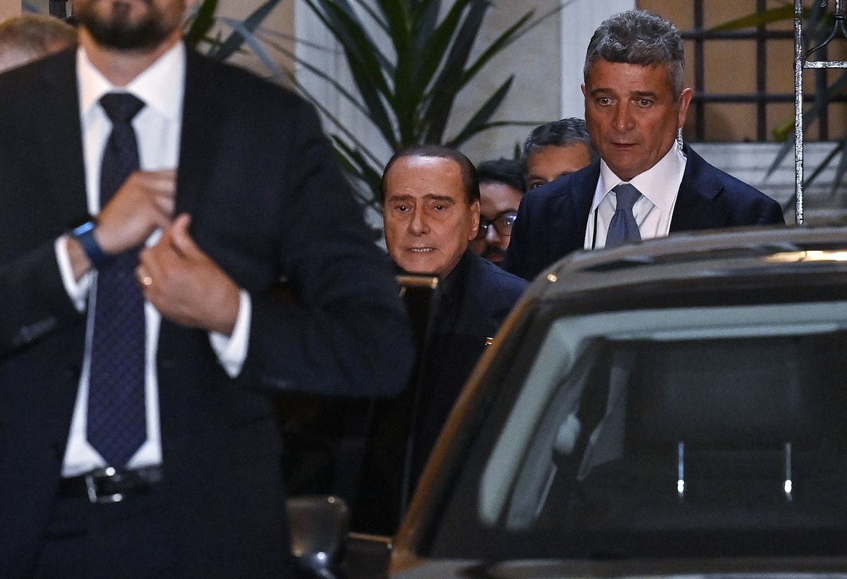 https://elpais.com/internacional/2022-10-17/berlusconi-y-meloni-firman-un-tregua-para-formar-gobierno.html