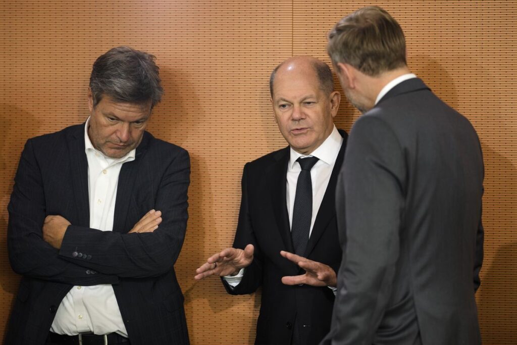 https://elpais.com/internacional/2022-10-17/scholz-zanja-la-disputa-entre-verdes-y-liberales-por-la-energia-nuclear-ampliara-la-vida-de-tres-centrales-durante-cuatro-meses.html