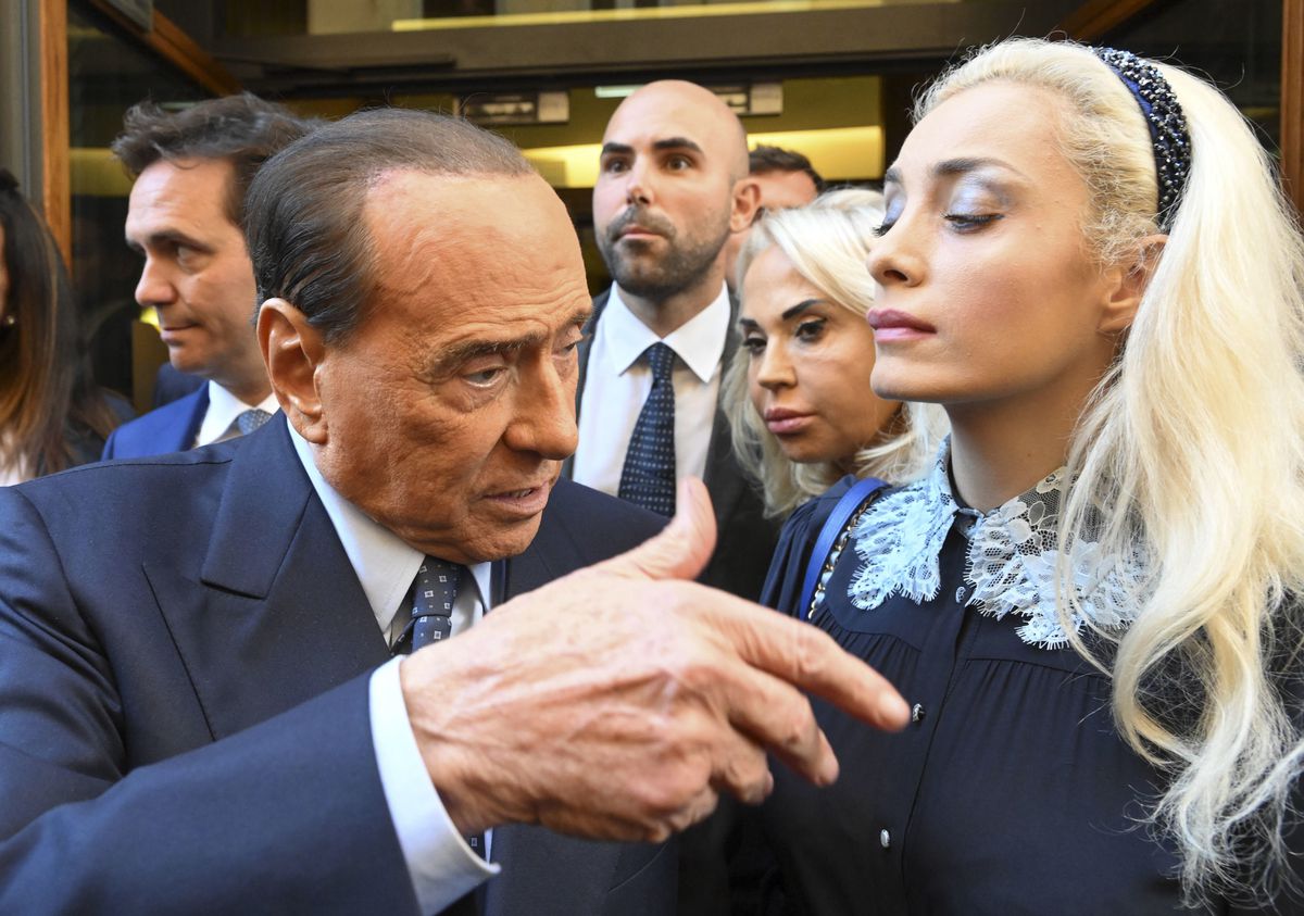 https://elpais.com/internacional/2022-10-18/berlusconi-he-vuelto-a-relacionarme-con-putin-para-el-soy-el-primero-de-sus-cinco-verdaderos-amigos.html