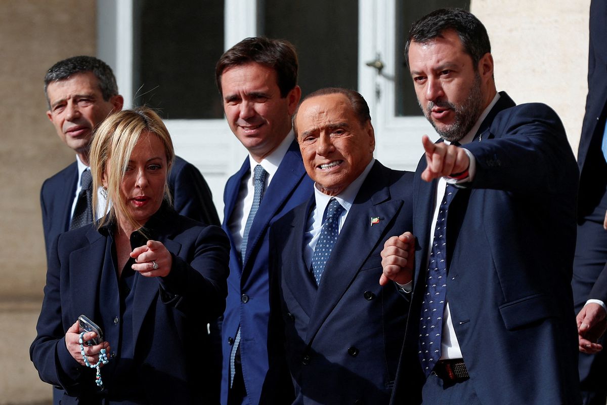 https://elpais.com/internacional/2022-10-21/el-presidente-de-italia-encarga-a-meloni-que-forme-gobierno.html