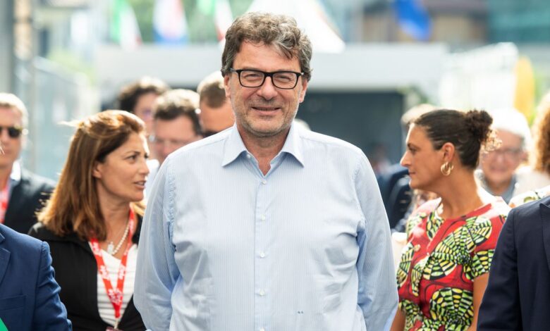 https://elpais.com/internacional/2022-10-21/giancarlo-giorgetti-el-hombre-que-preferia-no-ser-ministro-de-economia-de-italia.html