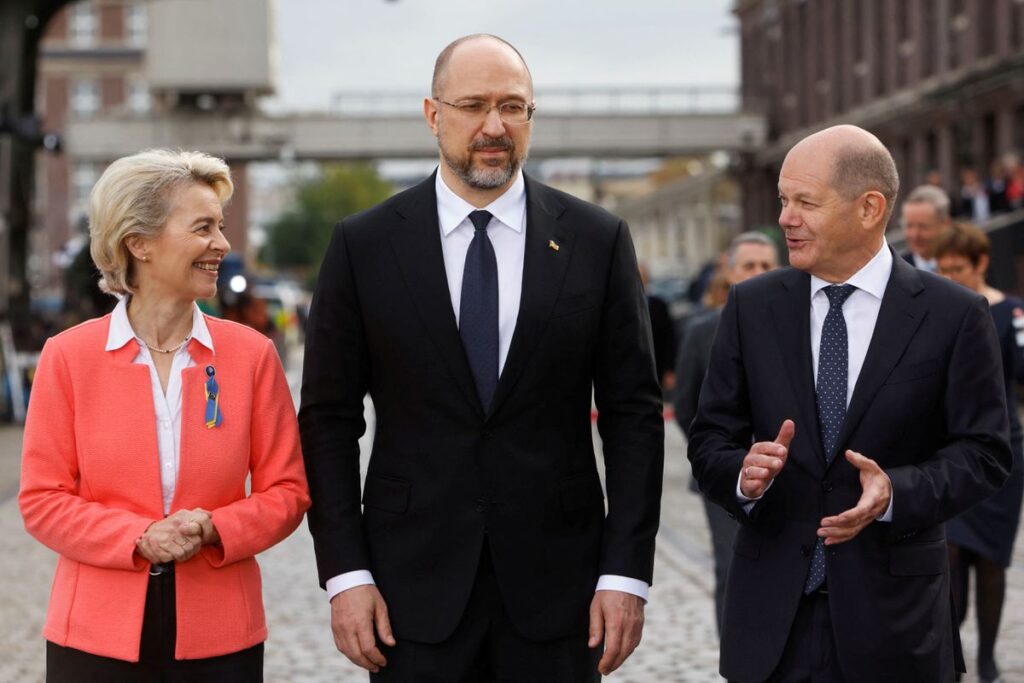 https://elpais.com/internacional/2022-10-25/von-der-leyen-y-scholz-defienden-confiscar-activos-rusos-para-financiar-la-costosa-reconstruccion-de-ucrania.html