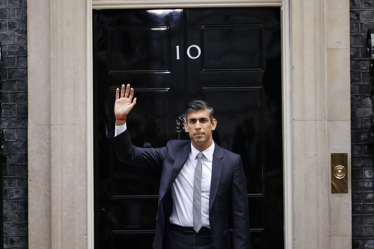 https://elpais.com/internacional/2022-10-30/la-irresistible-carrera-ascendente-de-rishi-sunak.html