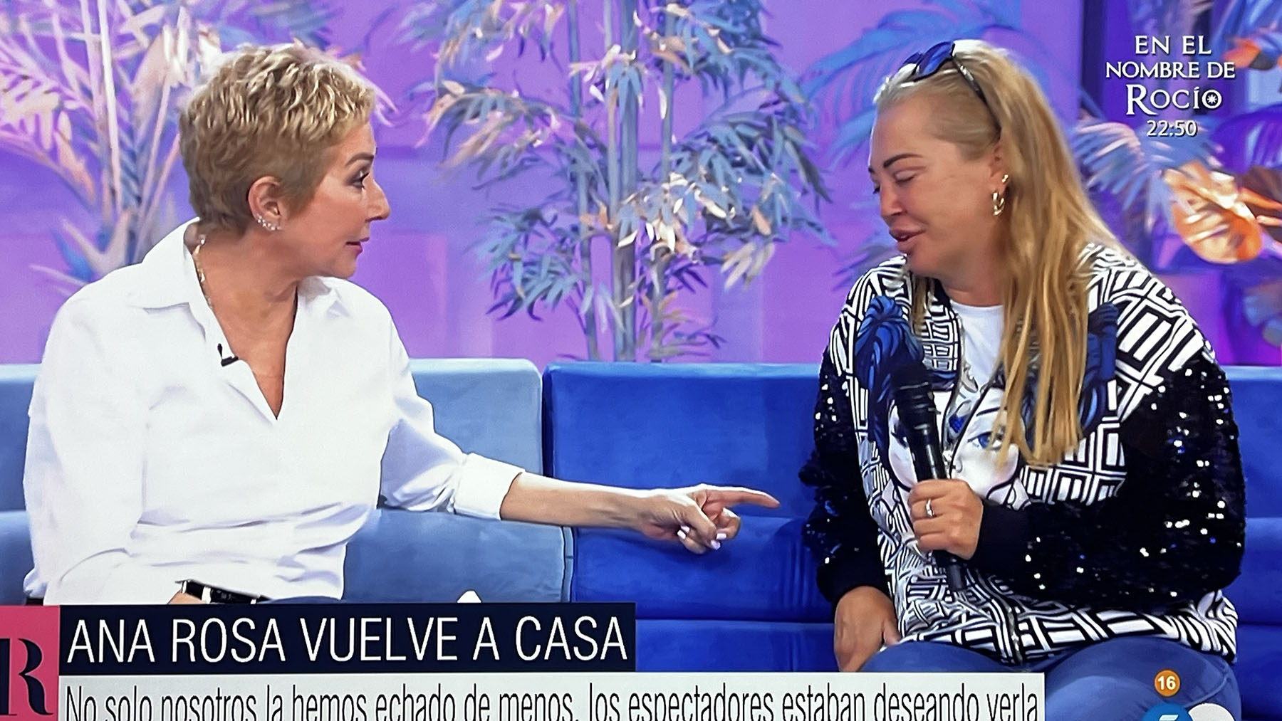 Belén Esteban con Ana Rosa Quintana. / Telecinco