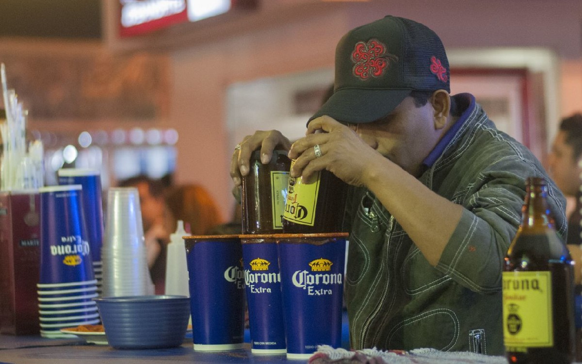 ¿Adiós a las licuachelas? Prohiben venta de bebidas alcohólicas en tianguis de la CDMX