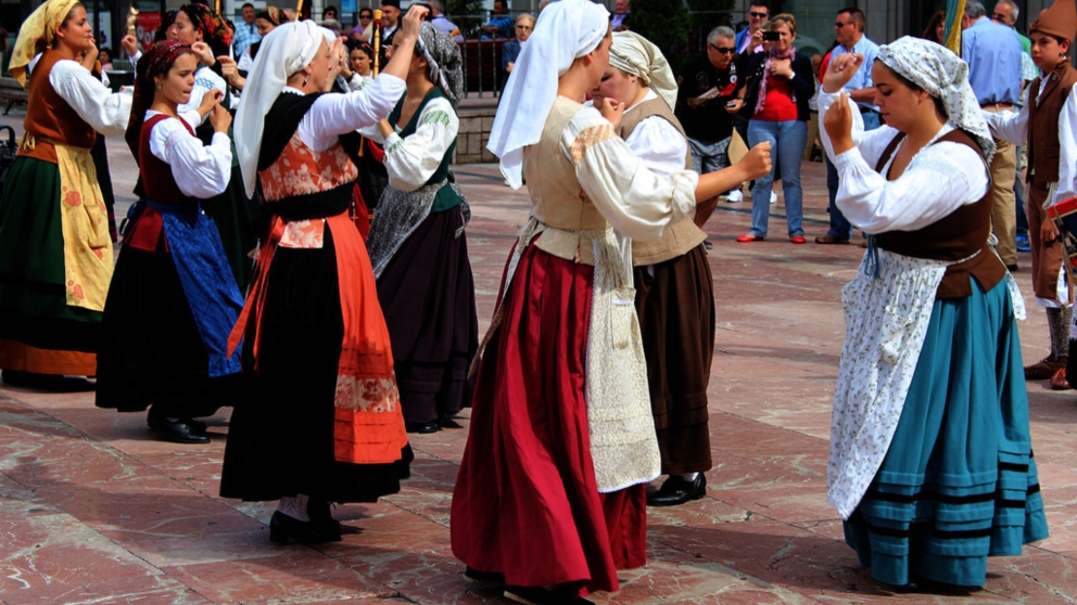 ¿Cómo es el traje regional asturiano?