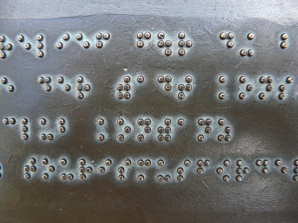 ¿Cómo se maneja el sistema Braille?