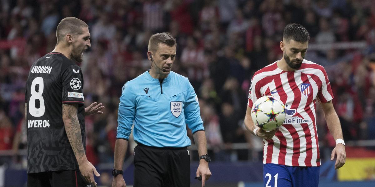 ¿Debió repetirse el penalti de Carrasco?