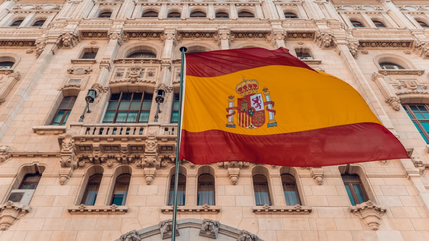 ¿Dónde es festivo el 12 de octubre y qué comunidades hacen puente?